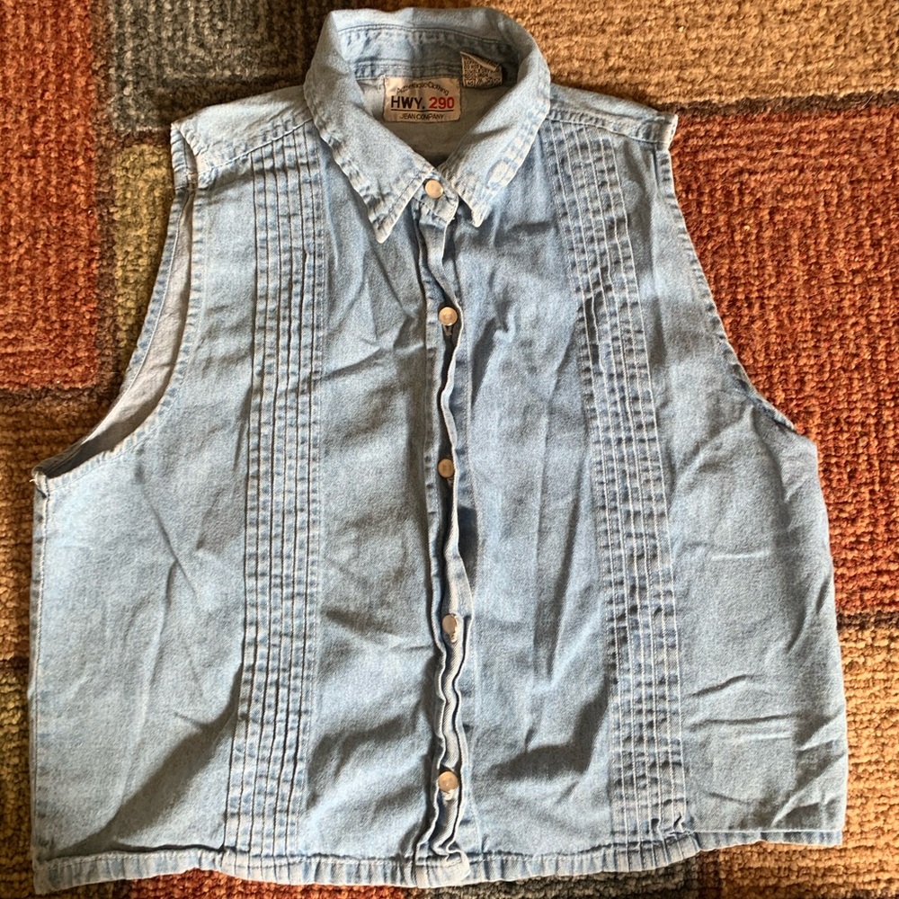 No sleeve shirt
